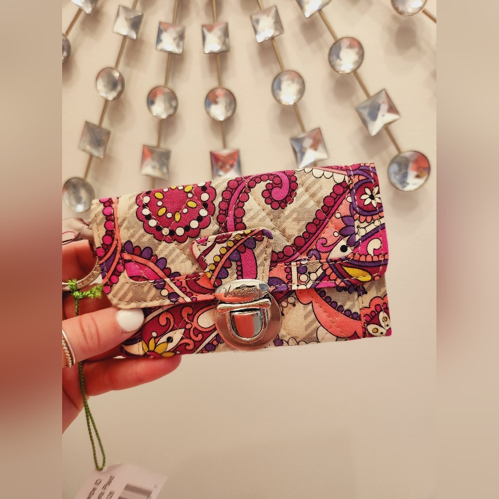 NWT. Vera Bradley pink coin wallet. No flaws.